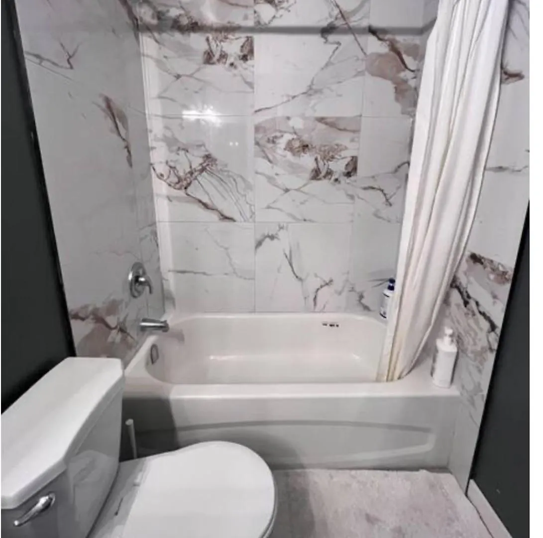 Gorgeous House&30 Second Bus Station Close C-Train& Free Parking Calgary
