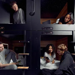  Hostel Capsule Canada