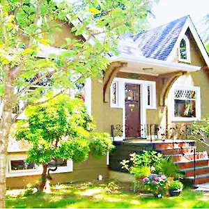  Guest house Dunbar Canada